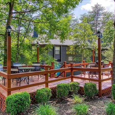 Pinecrest Townhomes-1King-2Queen Unit-Renovated ピジョンフォージ エクステリア 写真