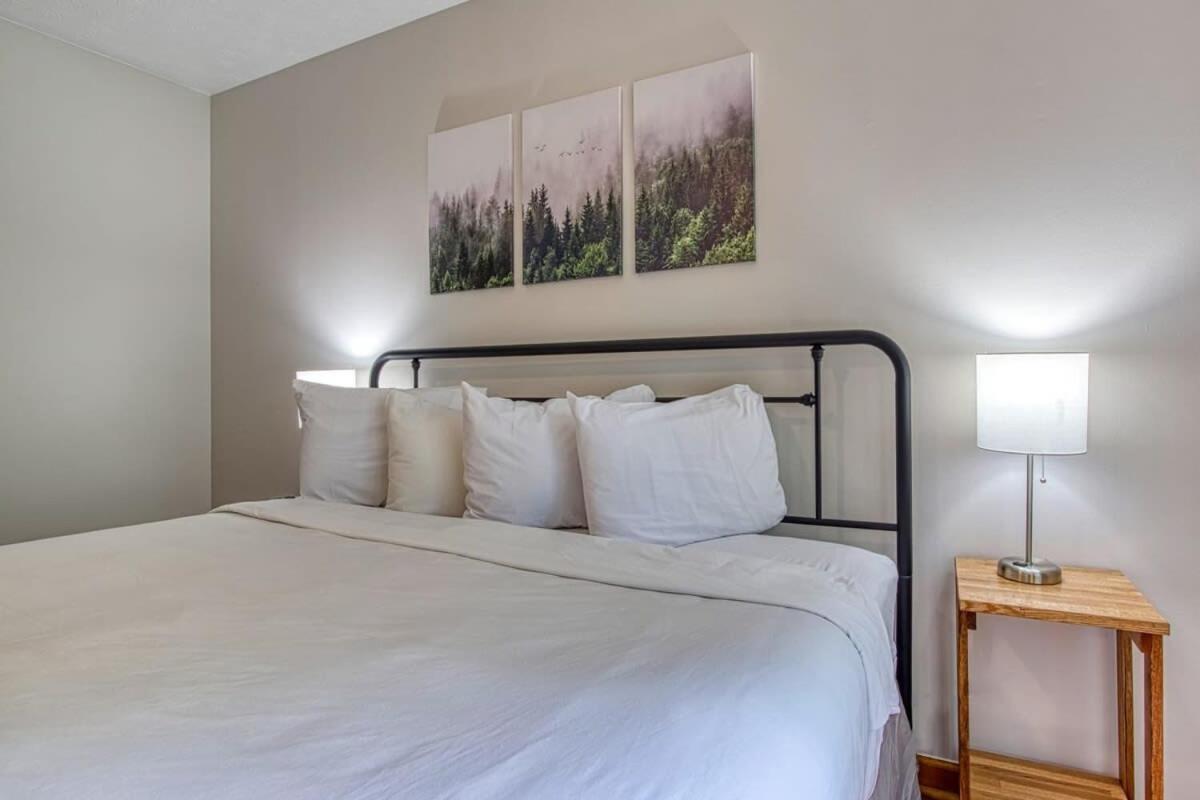 Pinecrest Townhomes-1King-2Queen Unit-Renovated ピジョンフォージ エクステリア 写真