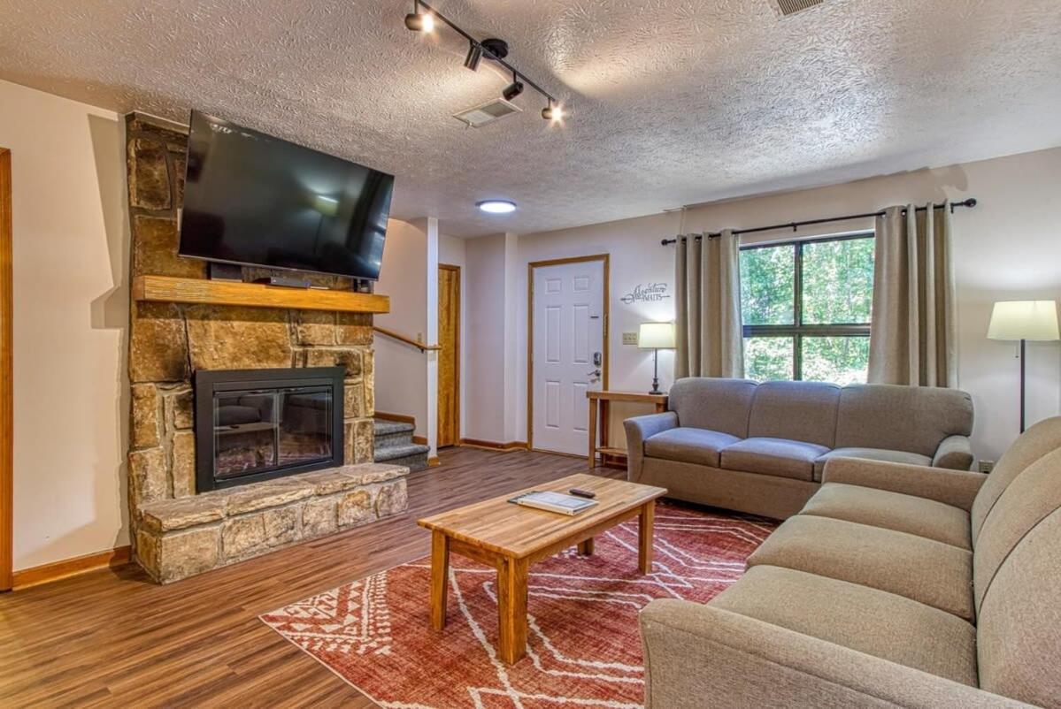 Pinecrest Townhomes-1King-2Queen Unit-Renovated ピジョンフォージ エクステリア 写真