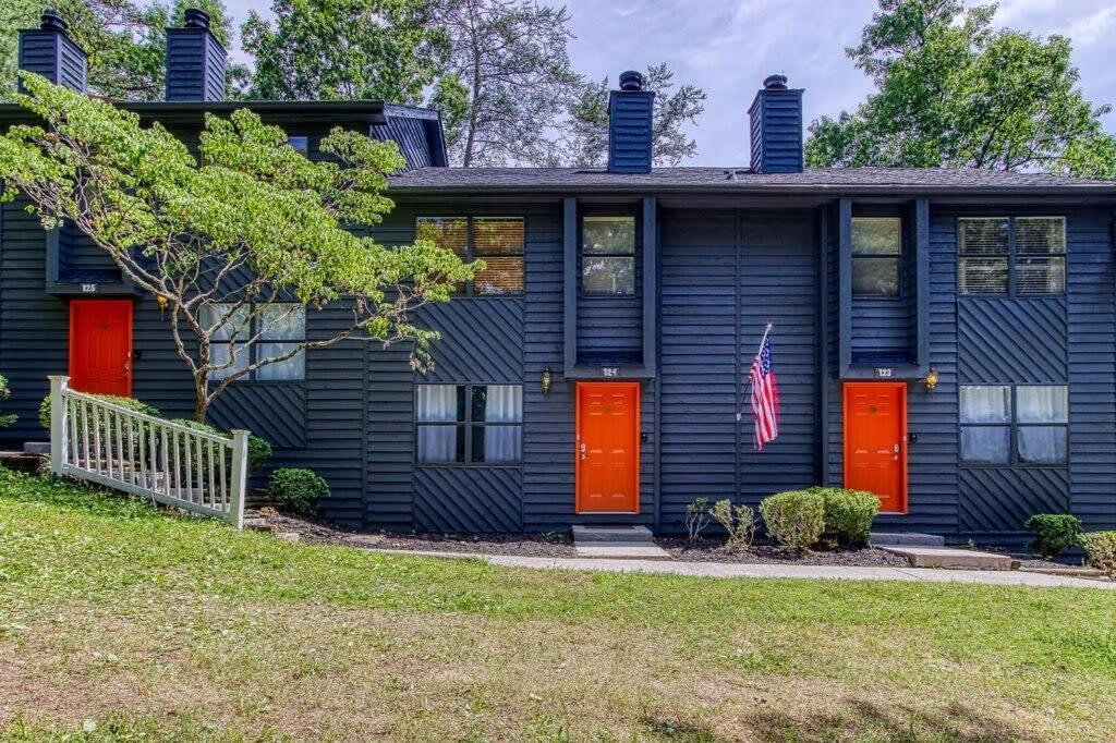 Pinecrest Townhomes-1King-2Queen Unit-Renovated ピジョンフォージ エクステリア 写真