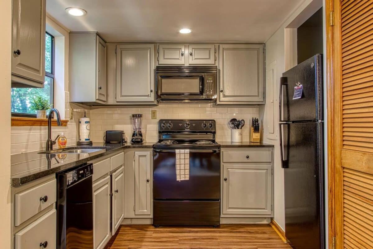 Pinecrest Townhomes-1King-2Queen Unit-Renovated ピジョンフォージ エクステリア 写真