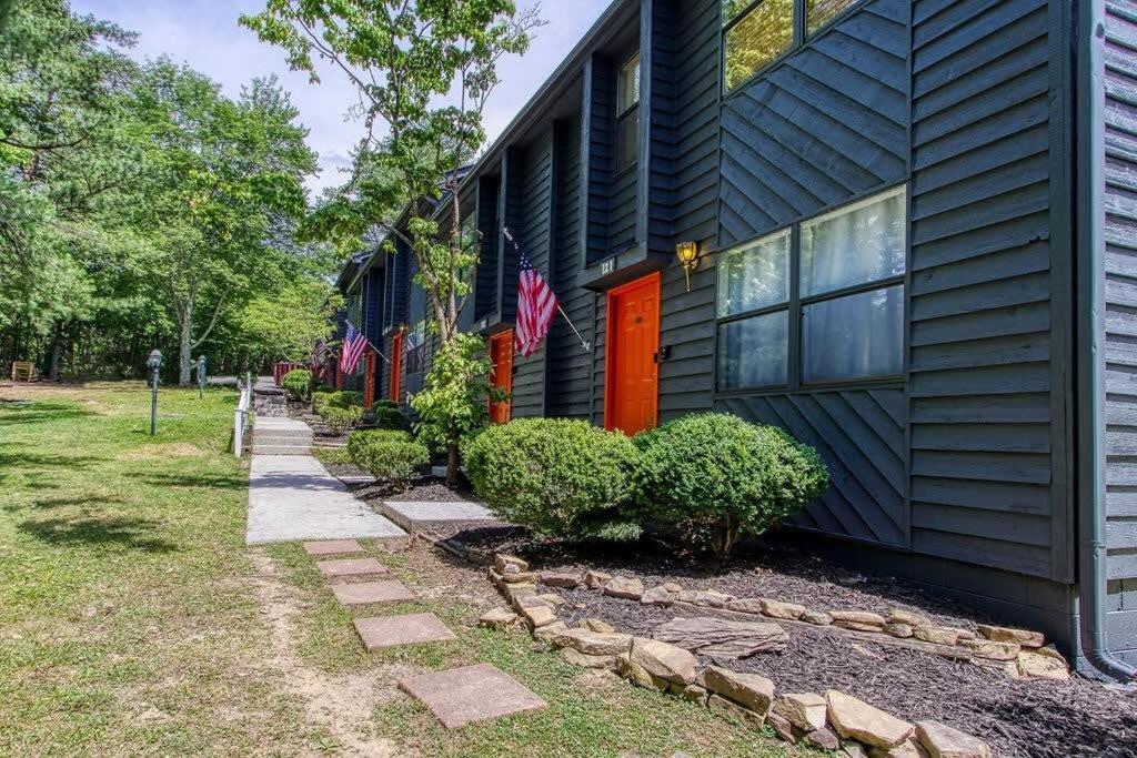 Pinecrest Townhomes-1King-2Queen Unit-Renovated ピジョンフォージ エクステリア 写真