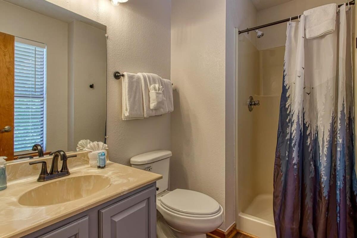 Pinecrest Townhomes-1King-2Queen Unit-Renovated ピジョンフォージ エクステリア 写真