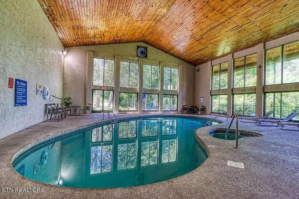 Pinecrest Townhomes-1King-2Queen Unit-Renovated ピジョンフォージ エクステリア 写真